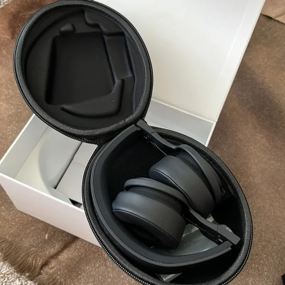 LTD WIRELESS ON-EAR HEADPHONE BY MUZIK - Picture 9 of 12